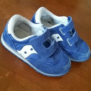 Saucony boys velcro sneakers. Size 8